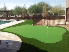 beautiful putting green installed by pool side